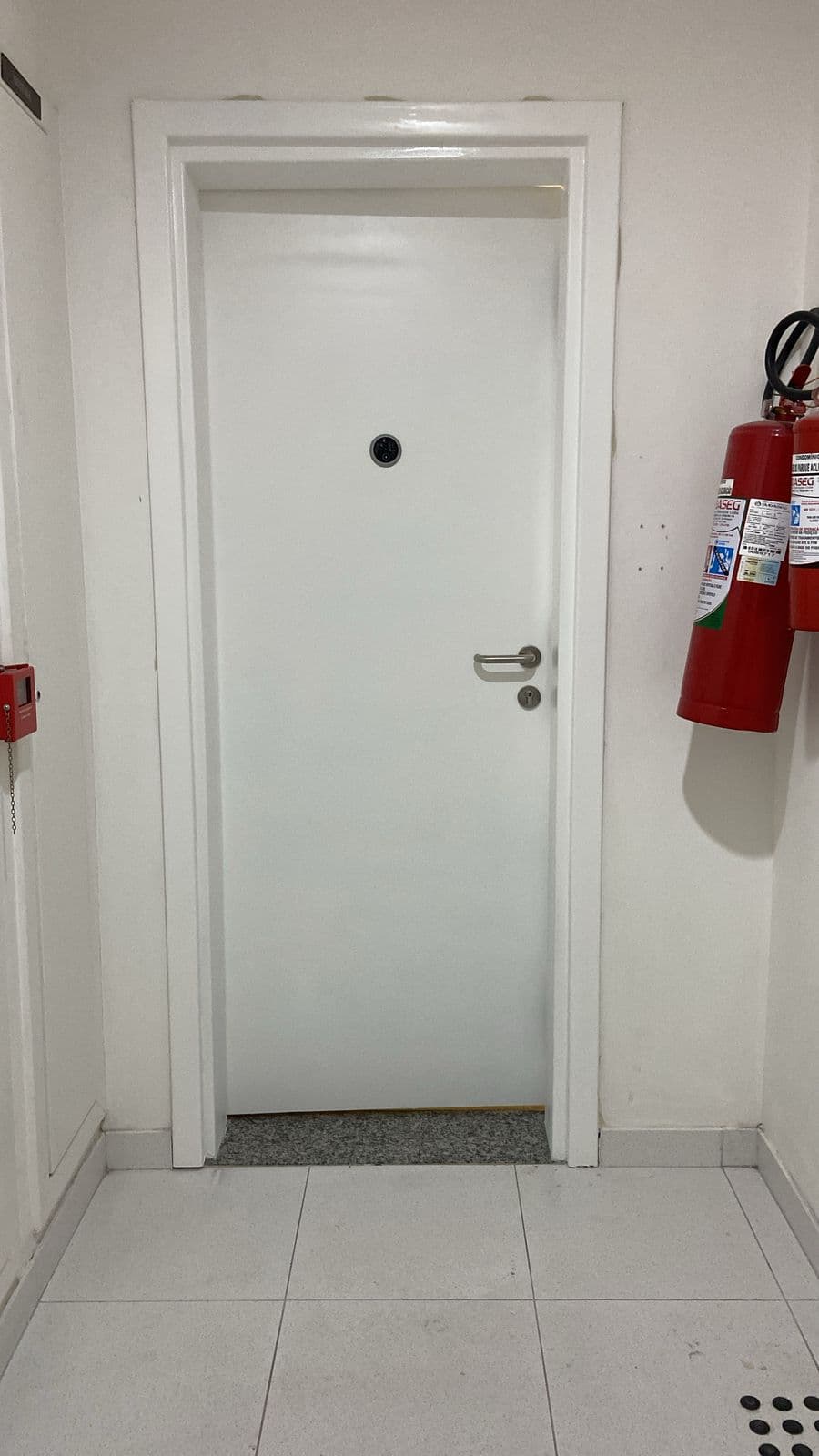 Porta Blindada com Molduras · Engeblind