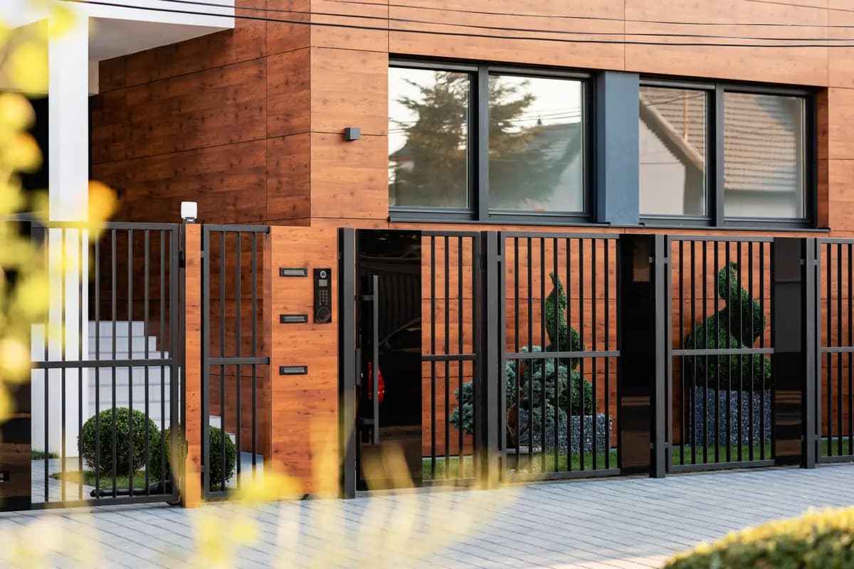 Edifício residencial moderno com blindagem certificada