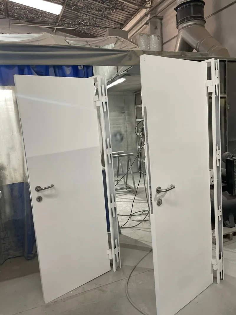 Fabricação de portas na estrutura produtiva da Engeblind