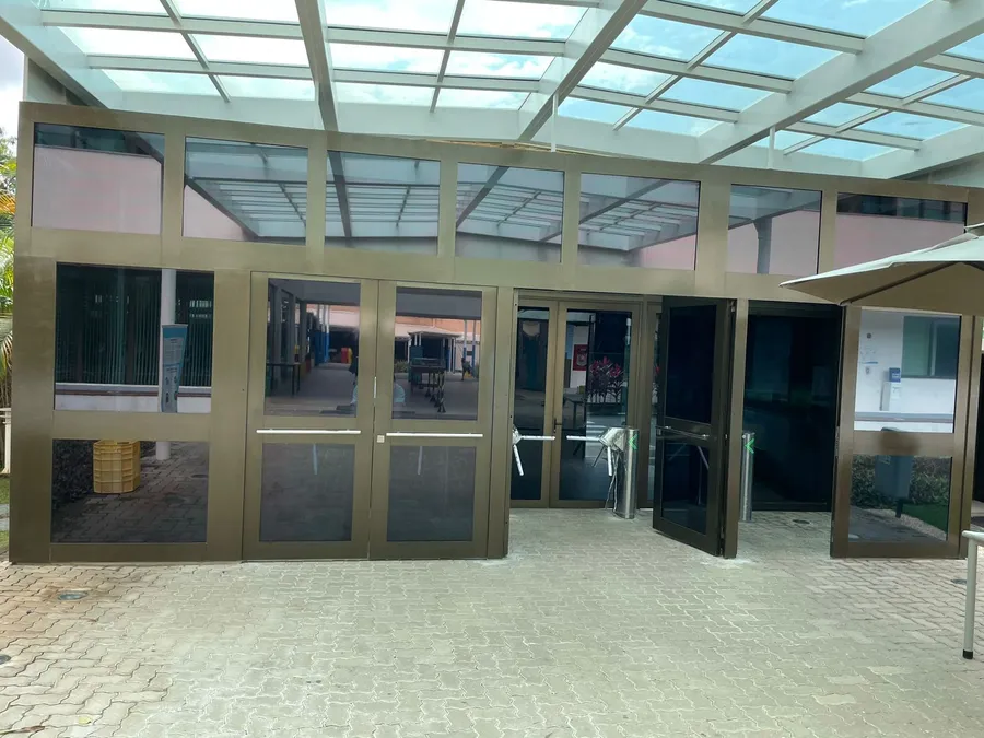 Entrada com vidro