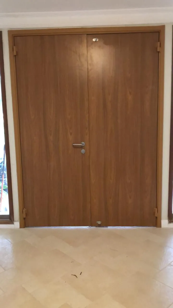 Entrada em madeira